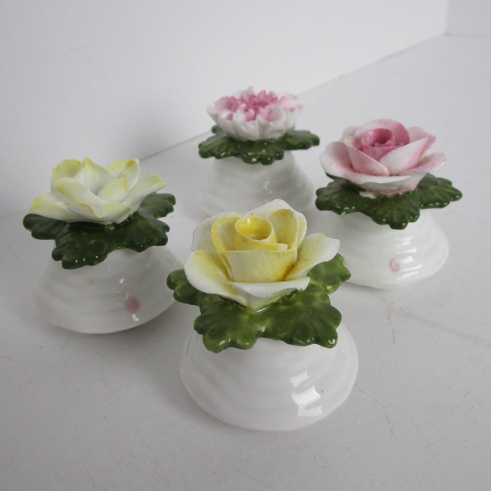 Aynsley floral shakers